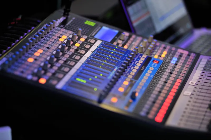 Ears Behind the Glass: How Britain's Live Sound Engineers Shape Every Gig You've Ever Loved