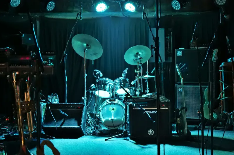 Ritual Before the Roar: Inside the Hour That Decides Everything About a British Gig